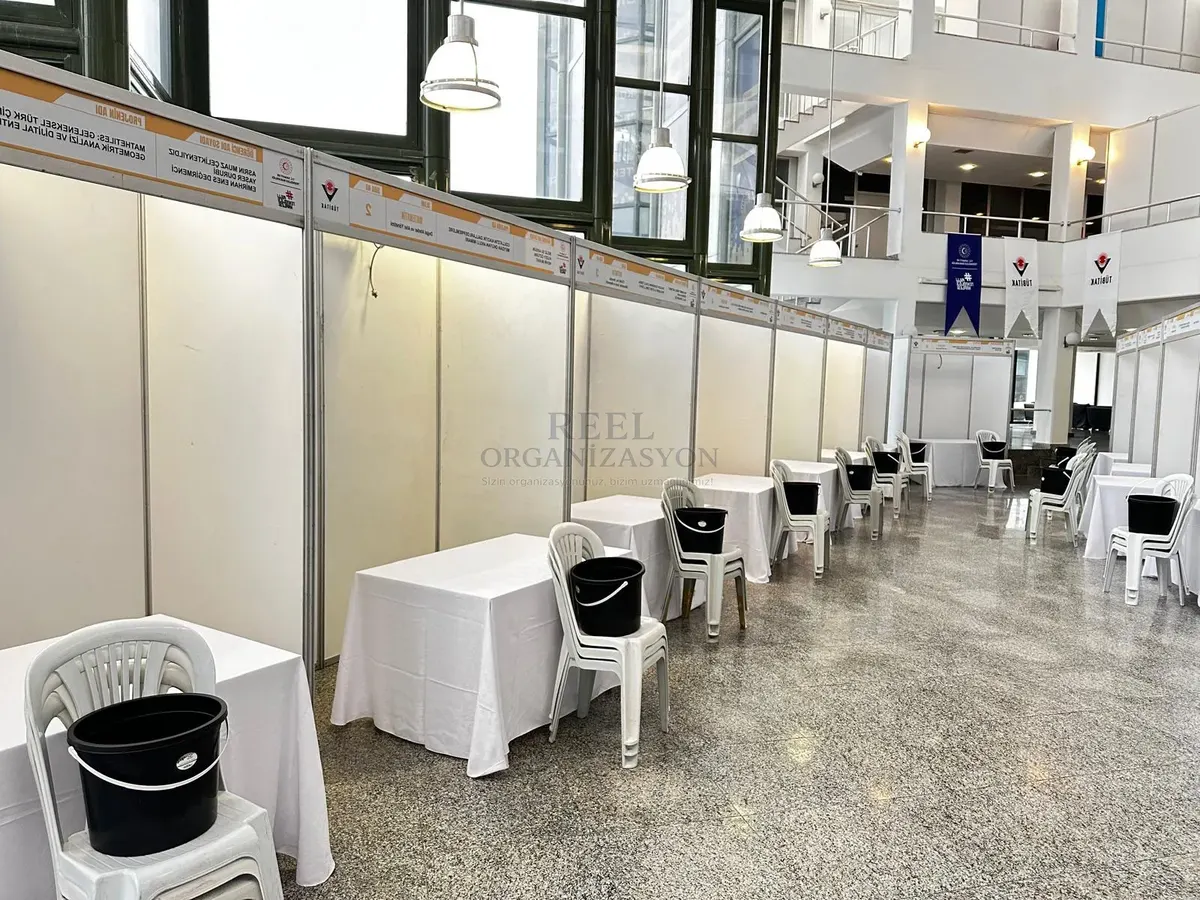 Ahşap Masa Sandalye Konsepti İstanbul - Reel Organizasyon gerçek kurulum görseli